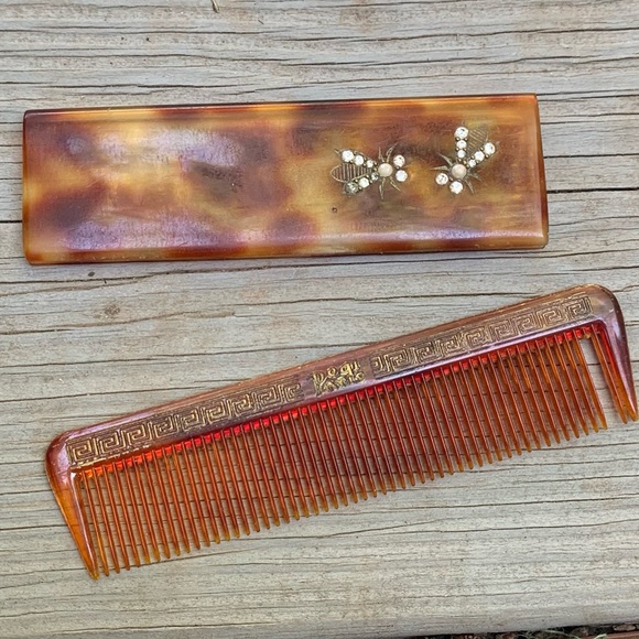 Vintage French Hair Comb with Cover, Celluloid, Bakelite?Rhinestone Bee’s - Picture 5 of 5